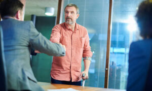 A Man With A Personal Injury Finally Gets Some Legal Representation - ¿Debo Contratar a Un Abogado Por Un Accidente de Tráfico Leve?