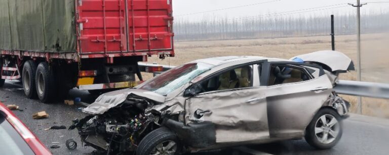 What to Do After a Truck Accident - Qué hacer después de un accidente con un camión